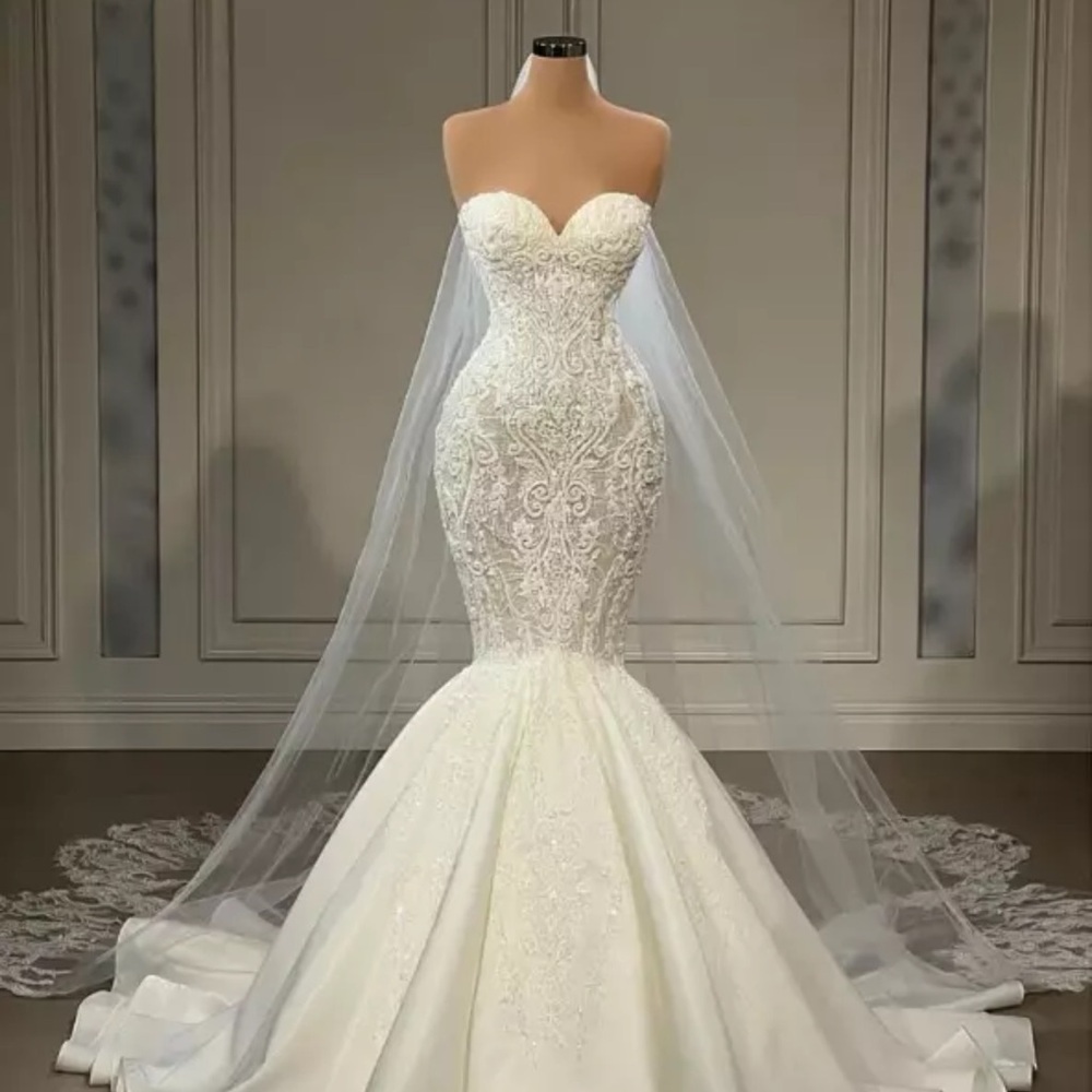 Elegant White Strapless Wedding Dress